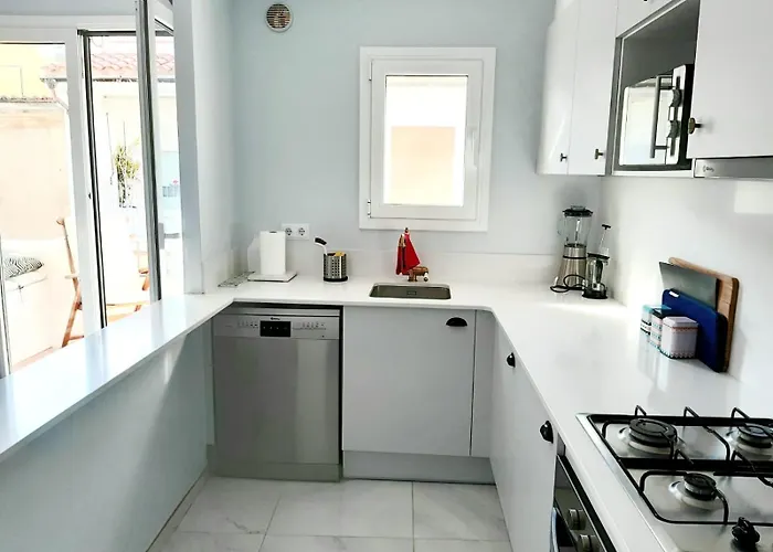 2 Bedroom Apartment In The Old Town, Close To The Beach