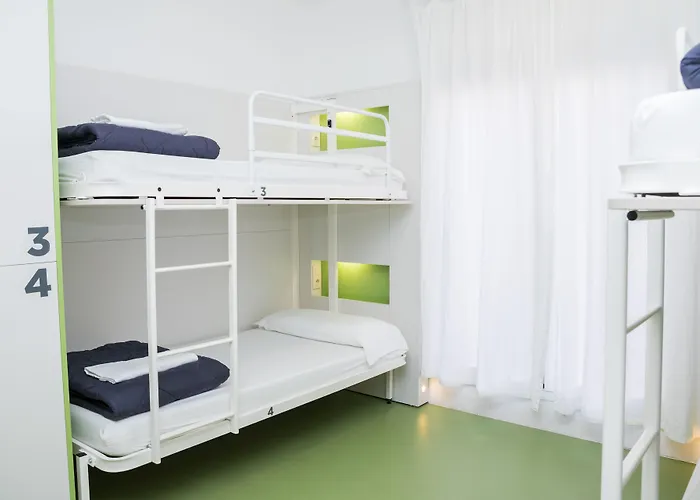 Sant Jordi Hostels Gracia