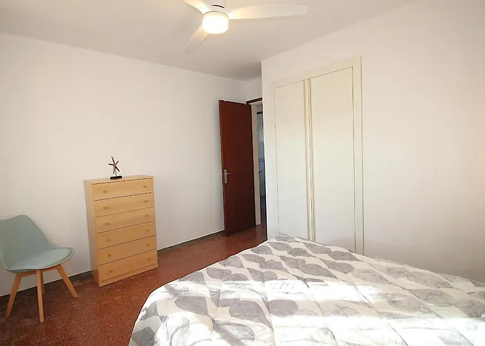 Maison Individuelle Spacieuse A 100M De La Plage Avec Jardin Prive Et Terrasses, Proche Du Port