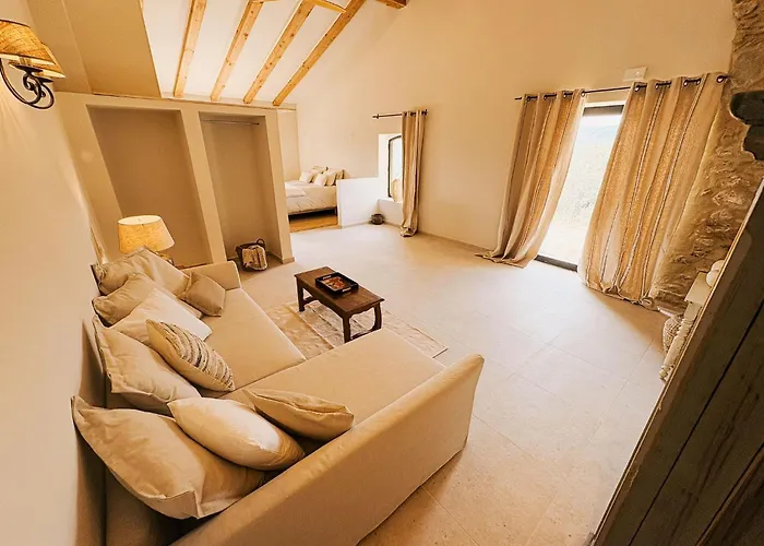 Mimosa Lodge