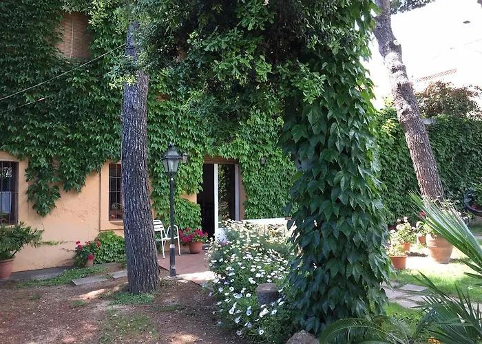 Casa de pueblo con jardín
