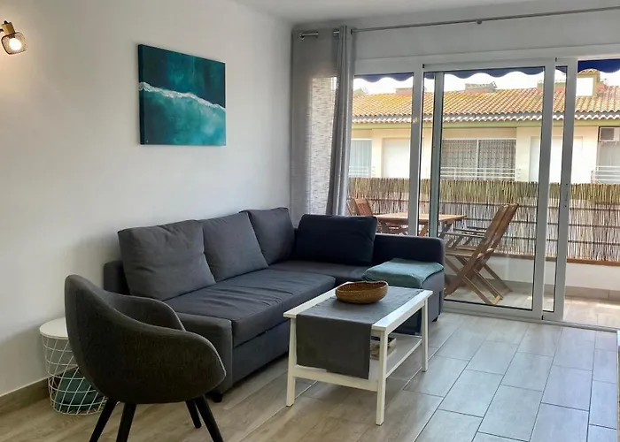 2 Bedroom Apartment With Pool In L'Estartit