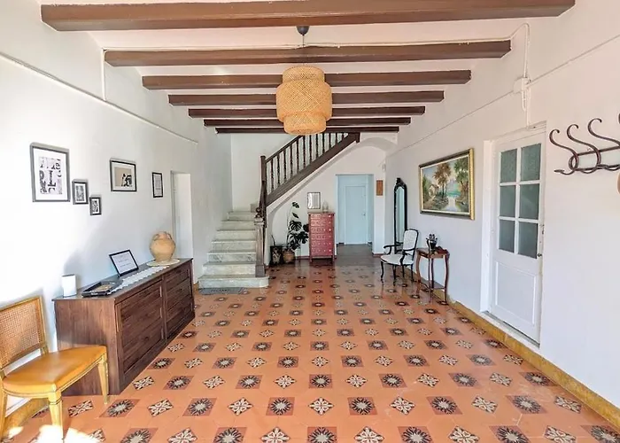 Historic House 5 Minutes Walk From The Beach