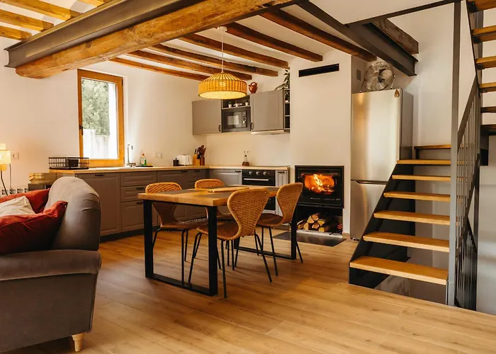 Casa Espaiosa Amb Llar De Foc