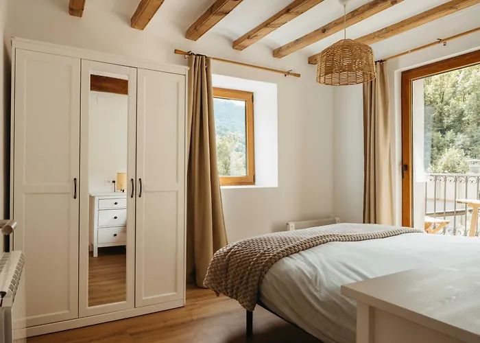 Casa Espaiosa Amb Llar De Foc