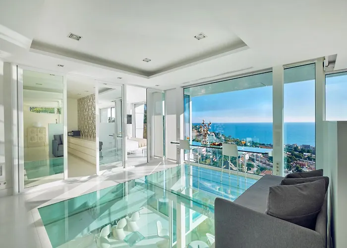 Villa in Sitges with Pool, Jacuzzi, BBQ, View, AC, 12Pax