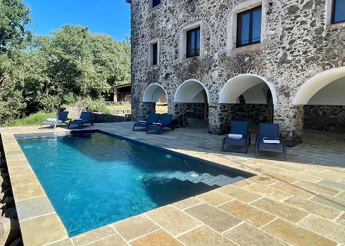Spacious Country House for 8 near Olot Remote Work&Nature Escape
