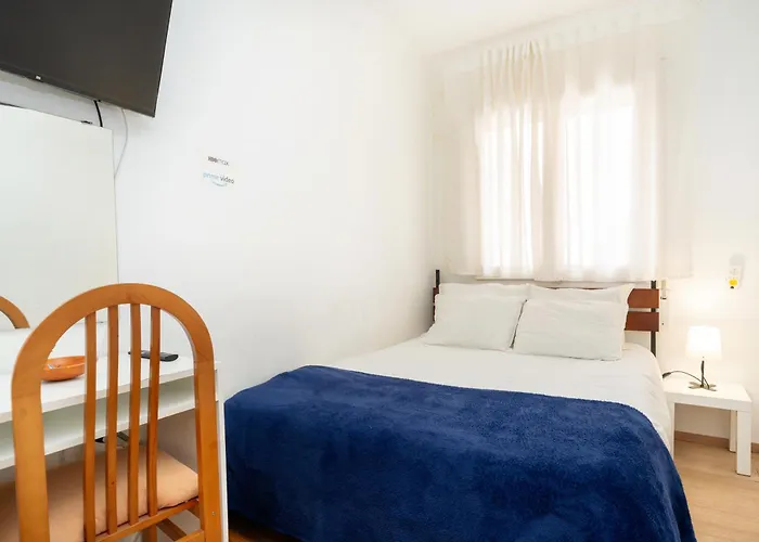 Habitaciones con baño compartido en bonito Apartamento en Badalona
