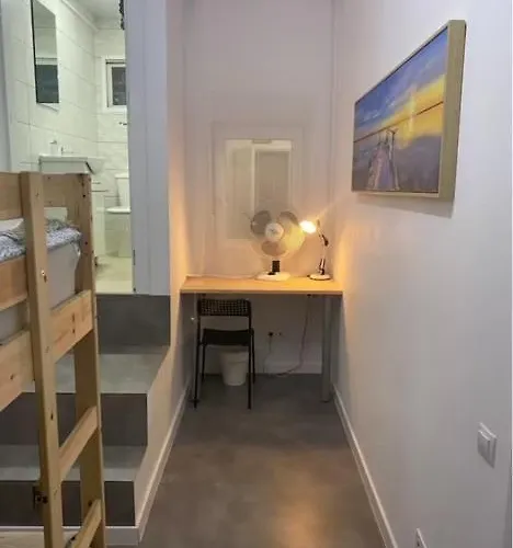 1-5 A Beautiful Room With A Private Wc