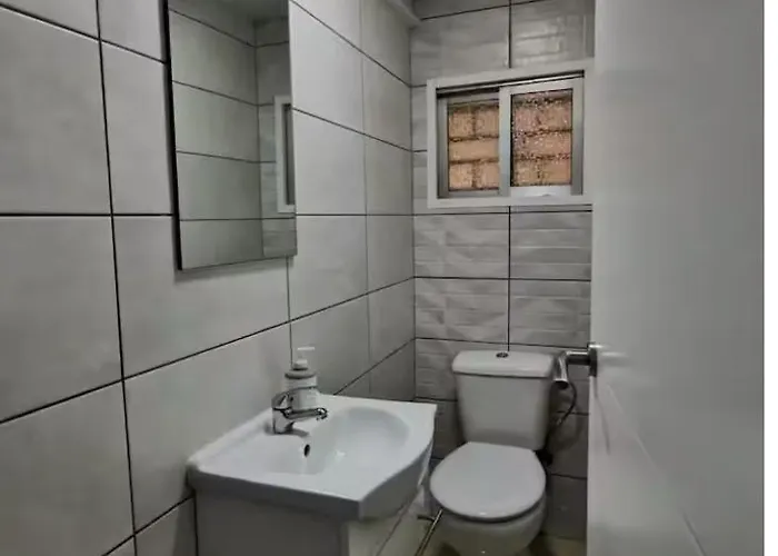 1-5 A Beautiful Room With A Private Wc
