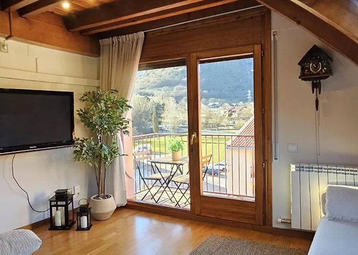 CAMBRA APARTAMENT, Dúplex acogedor en el coraón de El Pont de Suert