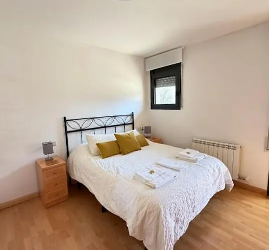 Apartamento con balcón y vistas a la montaña