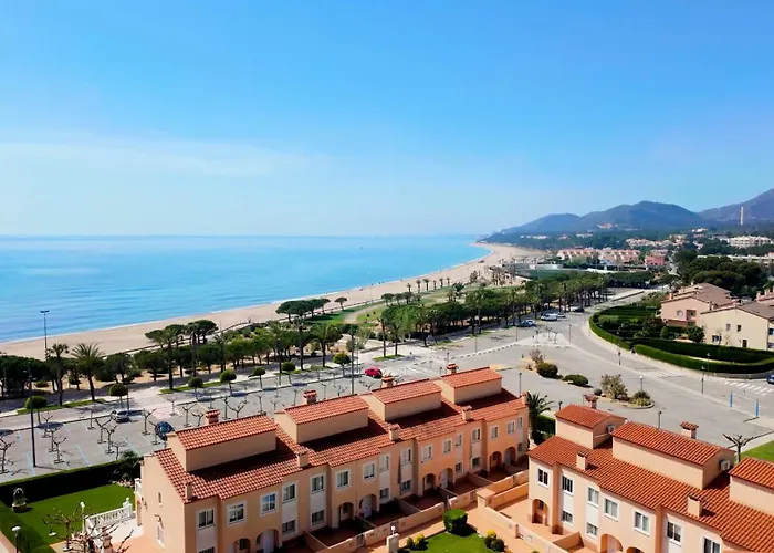 Apartamento con terraza, vistas playa y montaña
