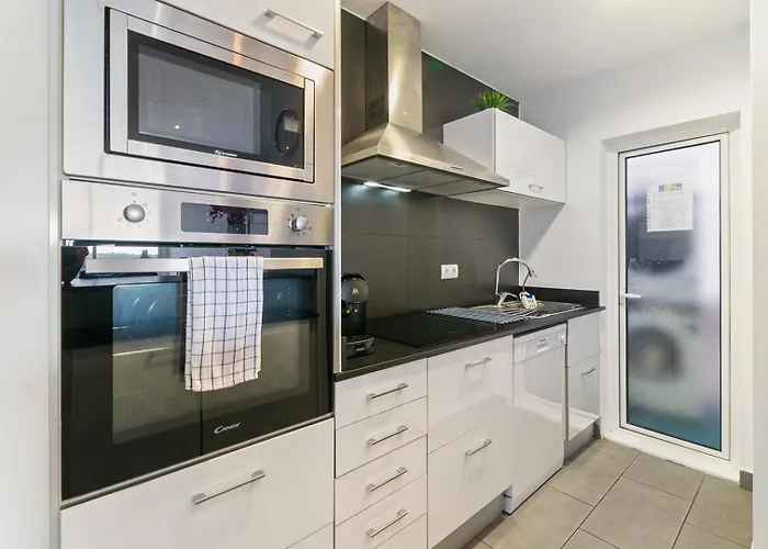 Cosy Well Situed Apartment With Sea View