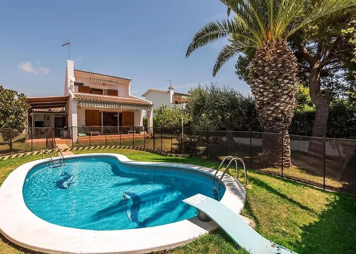 Villa 100 M From The Beach