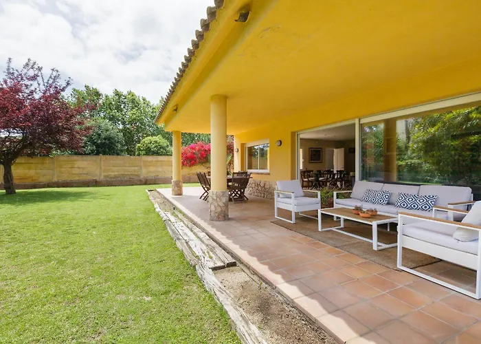 Casa Con Jardin Proxima A Barcelona