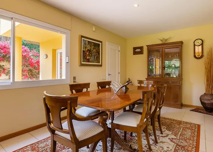 Casa Con Jardin Proxima A Barcelona