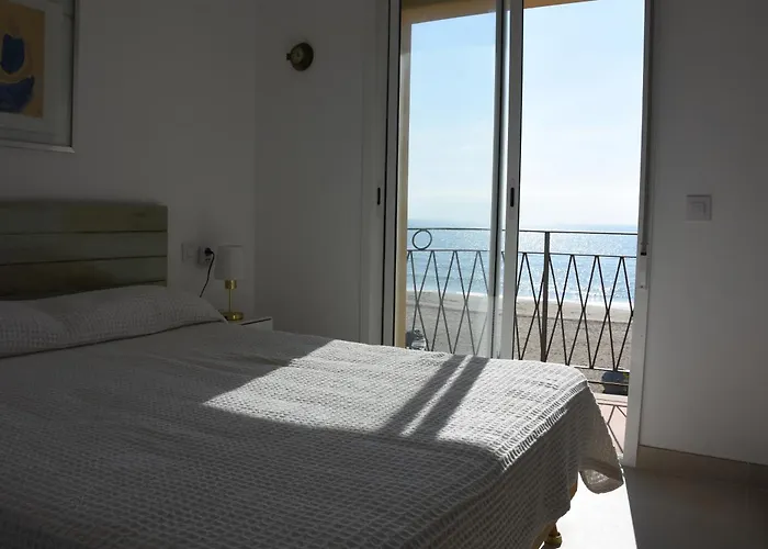Torredembarra Beachfront Apartment Sleeps 6