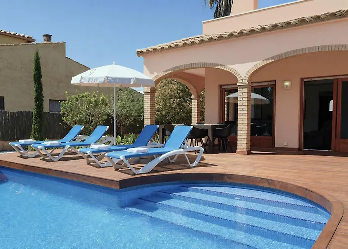Superb Villa Near Sandy Beach Sant Pere Pescador, Amfora 64