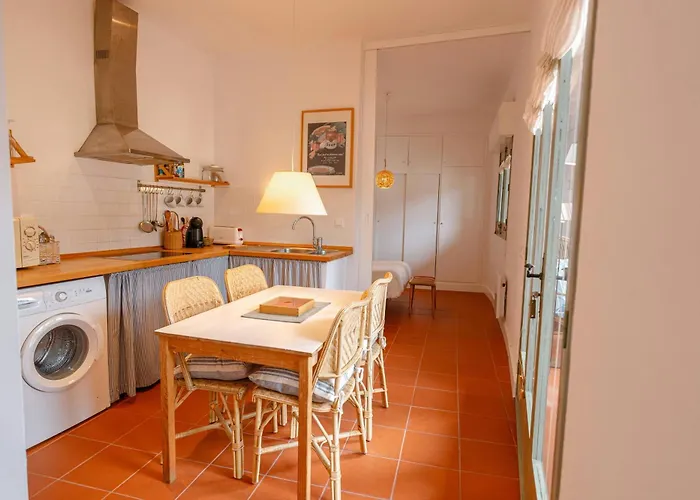 Apartmentstamariu5 Cozy Retreat With Terrace