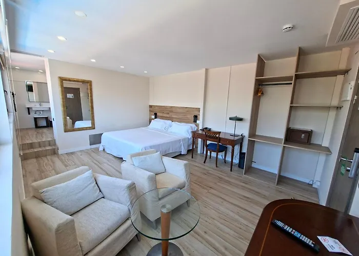 Hotel 153