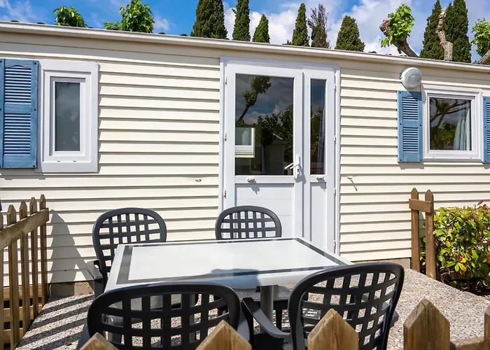 Camping Bungalow El Llac De Banyoles