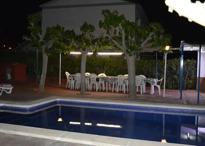 VILLA LAGEM, Casa con piscina, barbacoa, jardín