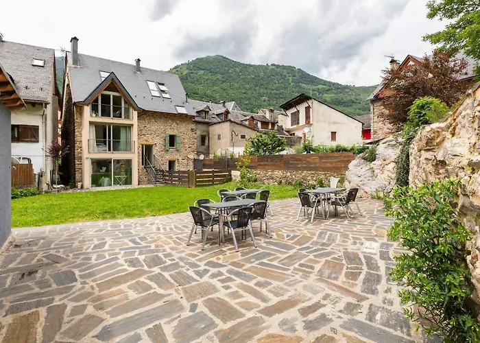 Val Aran acogedor apartamento con jardín y vistas