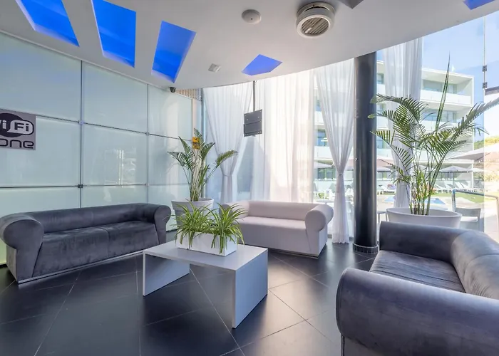 Apolo Suites Rentalmar