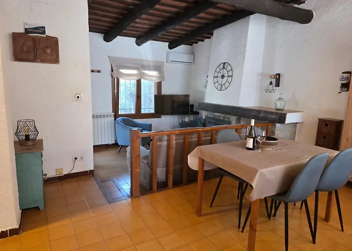 Semi-Detached House With Private Pool And Garden In Begur