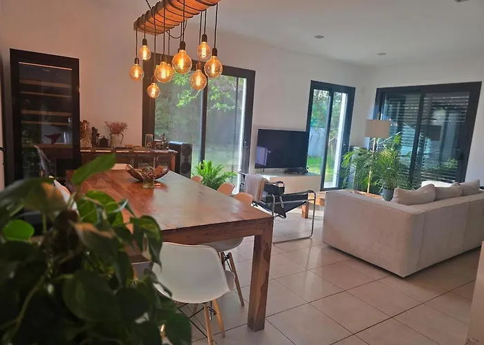 Elegant Family Home In Cabrils