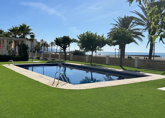 An Oasis Right On The Beachfront, Shops 200 Metres Away