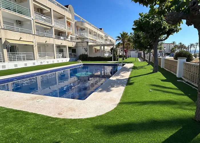 An Oasis Right On The Beachfront, Shops 200 Metres Away