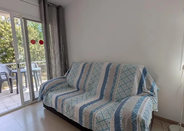 Beachside Apartment With Private Parking & Nature Views