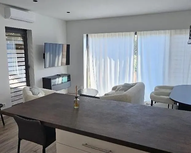 Golf en Sant Cugat - Elegante Apartamento para 3 con WiFI y AC a 20 min de Barcelona