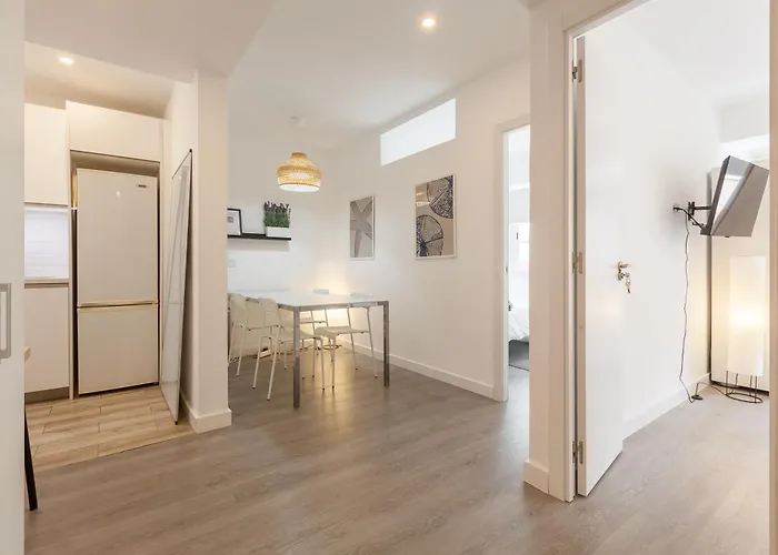 Barca Stadium - Modern 4 Bedroom Apartment