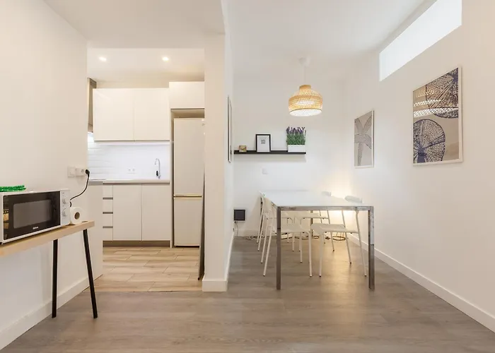 Barca Stadium - Modern 4 Bedroom Apartment