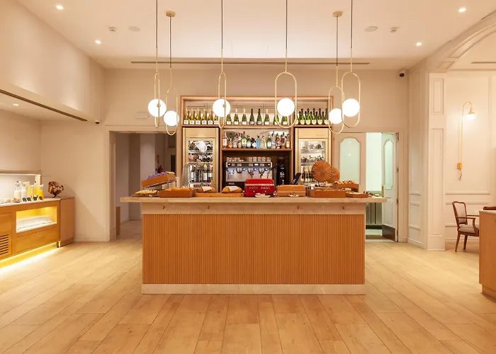 Lamaro Hotel