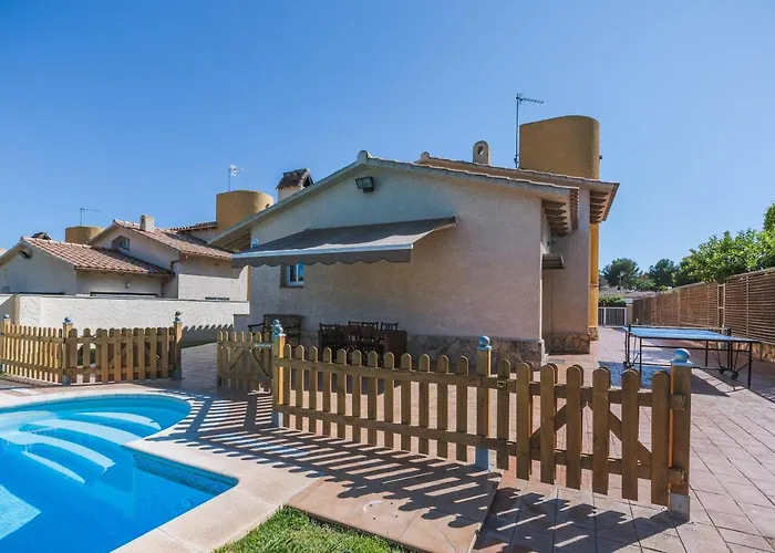 Villa Neus Barà, jardín y piscina privada