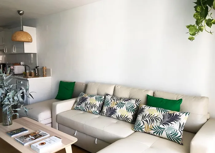 New Stunning Seaview Apartment With Lovely Balcony