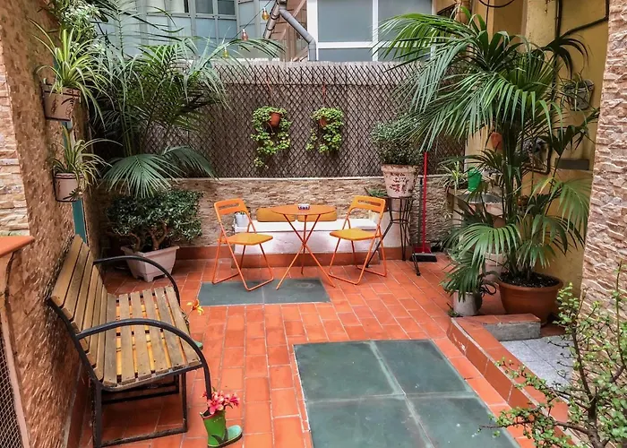 La Isla Hostal Barcelona