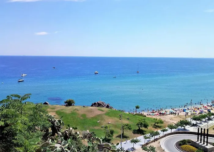 Bianca Seaview & Beach Apartment