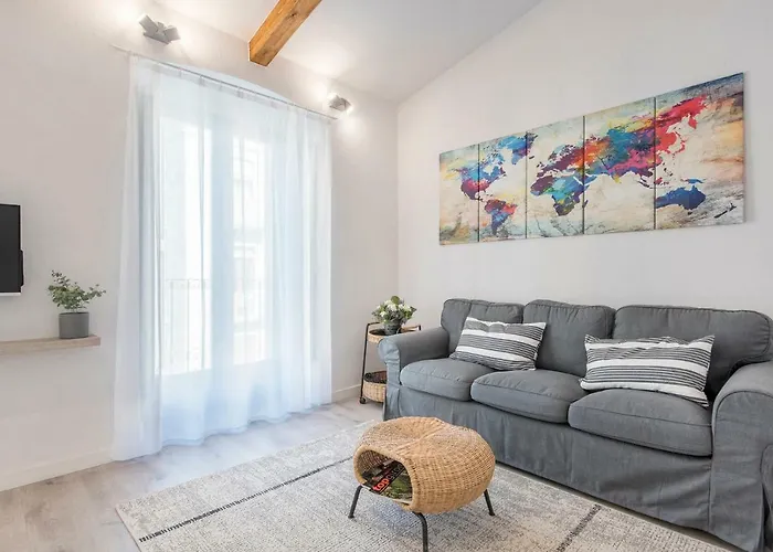 Lovely And Bright Apartment In The Heart Of Banyoles
