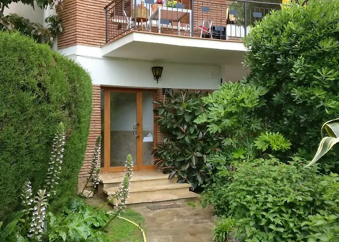 Charming Attic With Pool And Seaviews